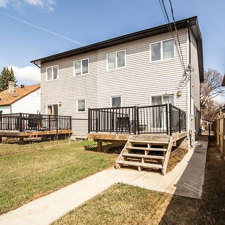 Vibrant Modern Oasis - Free Parking, Netflix, Fast Wi-Fi - Long Stays Welcome Едмонтон Екстер'єр фото