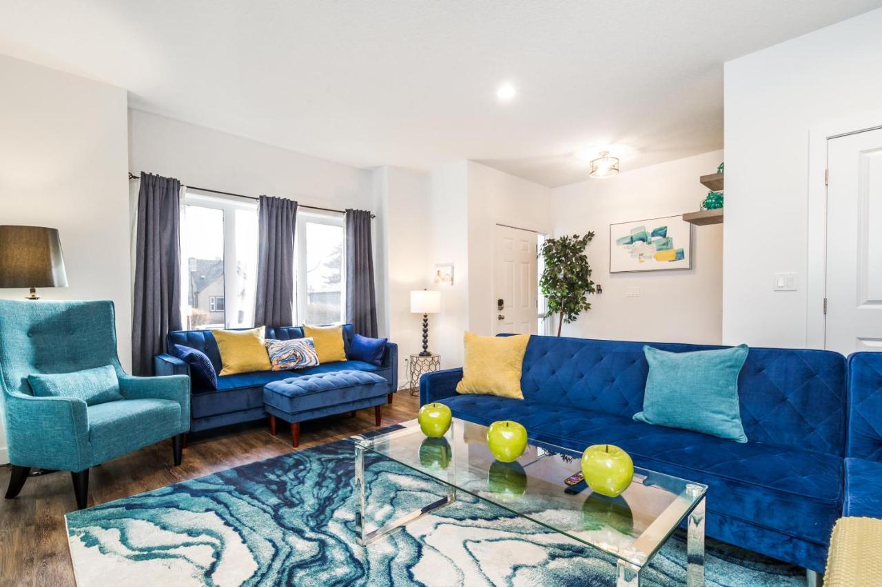 Vibrant Modern Oasis - Free Parking, Netflix, Fast Wi-Fi - Long Stays Welcome Едмонтон Екстер'єр фото
