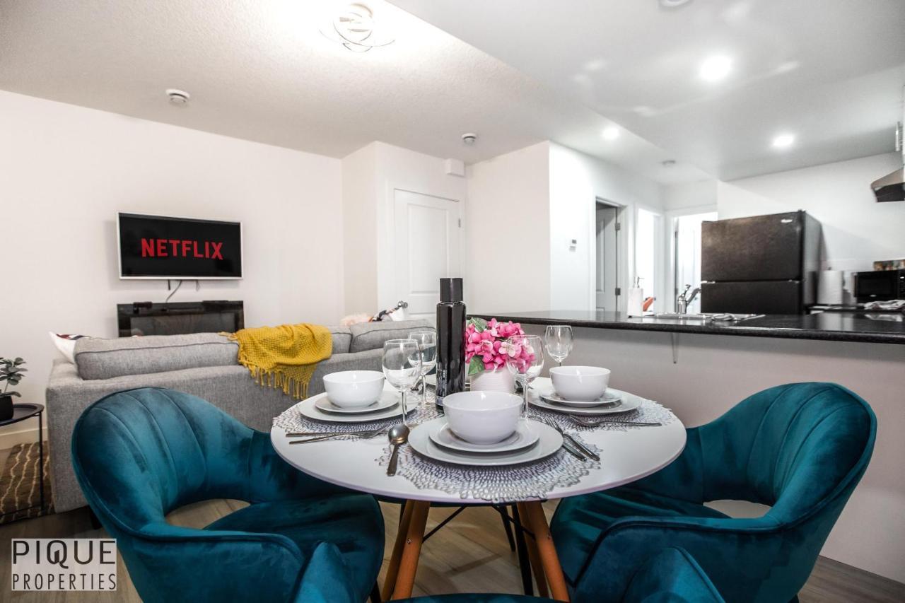 Vibrant Modern Oasis - Free Parking, Netflix, Fast Wi-Fi - Long Stays Welcome Едмонтон Екстер'єр фото