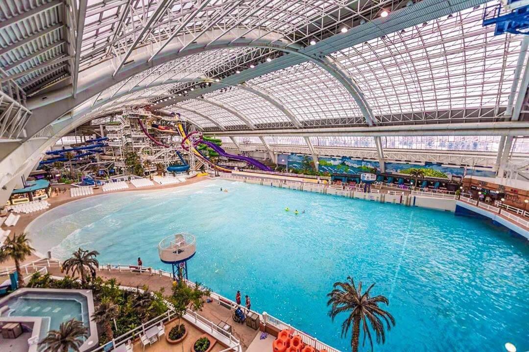 Vibrant Modern Oasis - Free Parking, Netflix, Fast Wi-Fi - Long Stays Welcome Едмонтон Екстер'єр фото